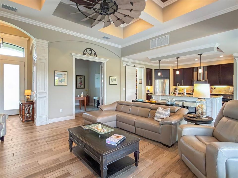 Activo con contrato: $720,000 (3 camas, 3 baños, 2177 Pies cuadrados)