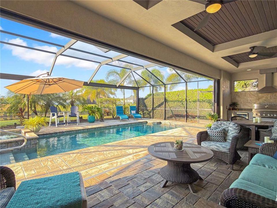 Activo con contrato: $720,000 (3 camas, 3 baños, 2177 Pies cuadrados)