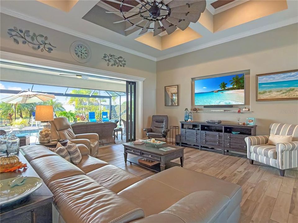 Activo con contrato: $720,000 (3 camas, 3 baños, 2177 Pies cuadrados)