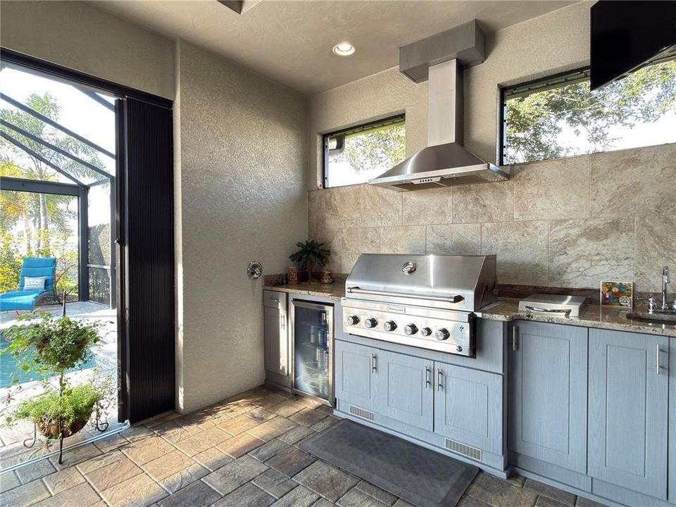 Activo con contrato: $720,000 (3 camas, 3 baños, 2177 Pies cuadrados)