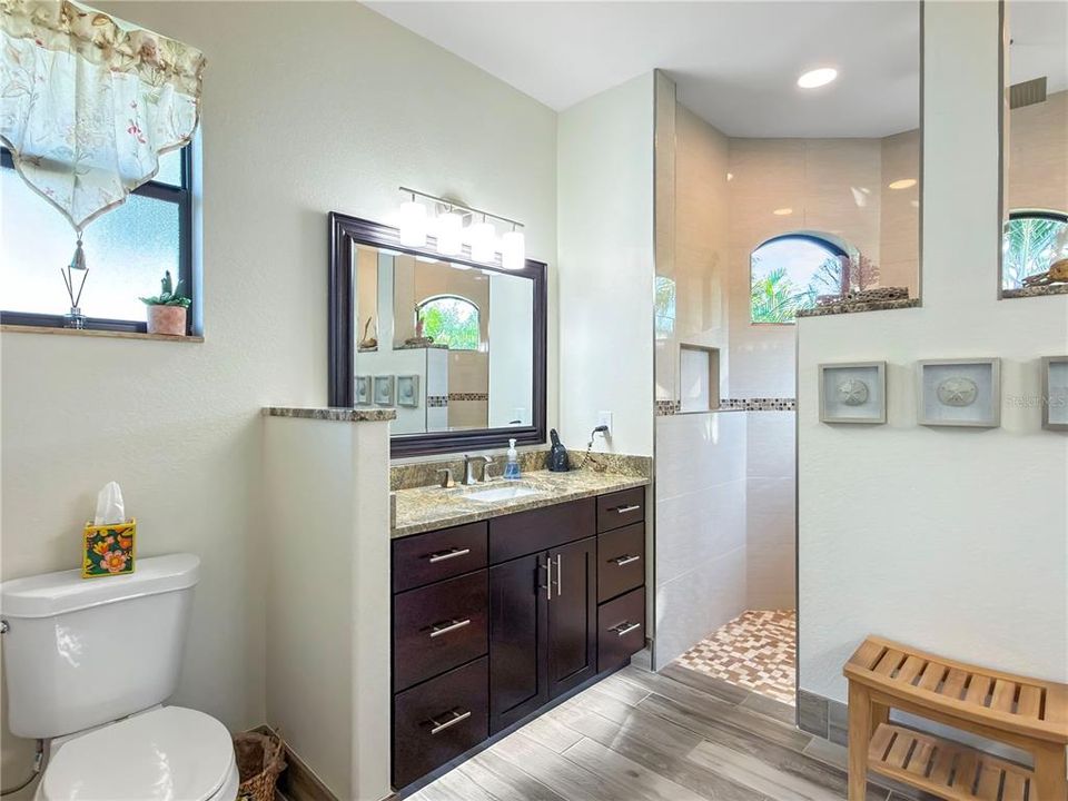 Activo con contrato: $720,000 (3 camas, 3 baños, 2177 Pies cuadrados)