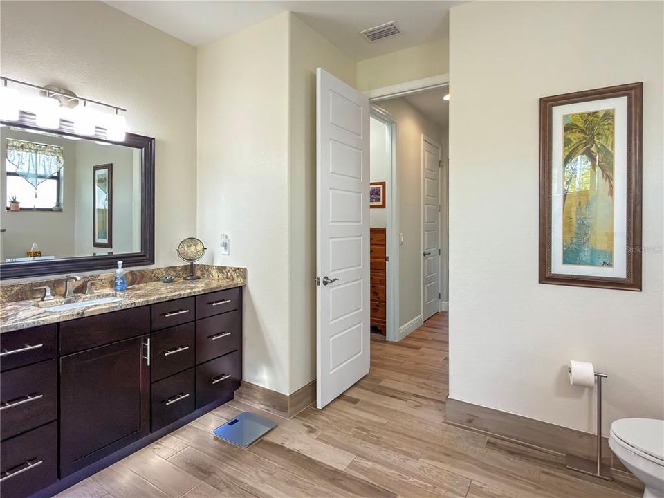 Activo con contrato: $720,000 (3 camas, 3 baños, 2177 Pies cuadrados)