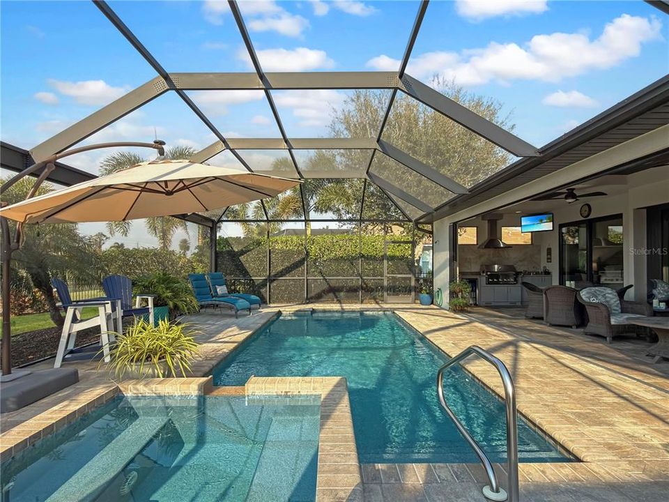 Activo con contrato: $720,000 (3 camas, 3 baños, 2177 Pies cuadrados)