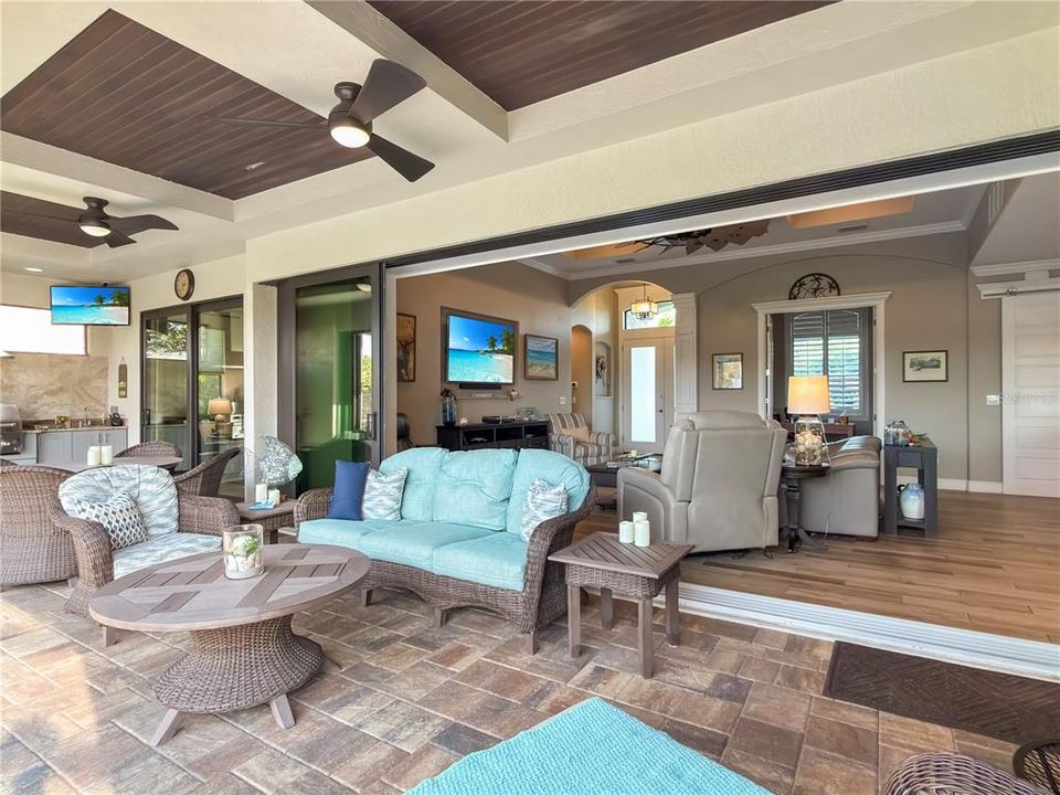 Activo con contrato: $720,000 (3 camas, 3 baños, 2177 Pies cuadrados)