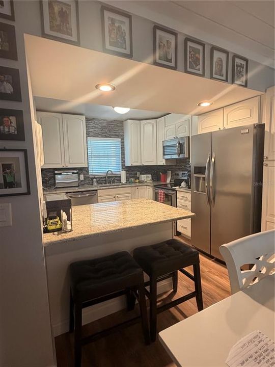 На продажу: $235,000 (2 спален, 2 ванн, 980 Квадратных фут)