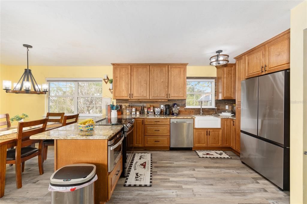 На продажу: $599,900 (3 спален, 2 ванн, 1360 Квадратных фут)