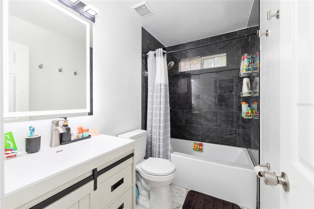 На продажу: $599,900 (3 спален, 2 ванн, 1360 Квадратных фут)