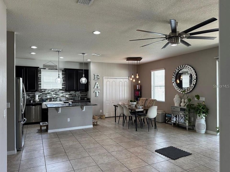 En Venta: $465,000 (4 camas, 2 baños, 1839 Pies cuadrados)