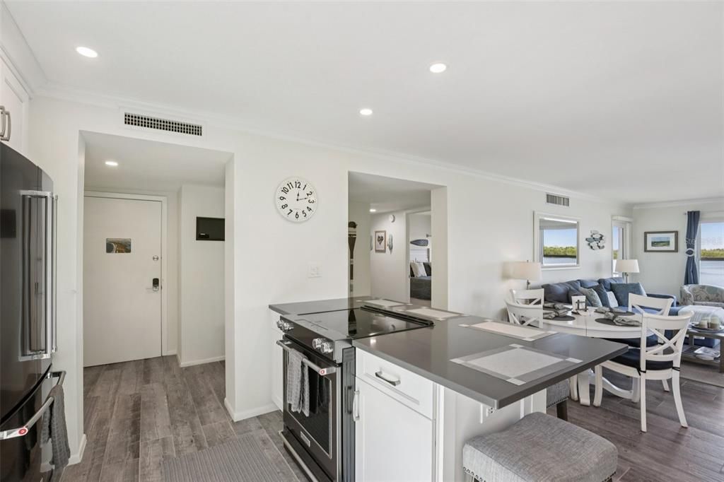 Active With Contract: $625,000 (2 beds, 2 baths, 1376 Square Feet)