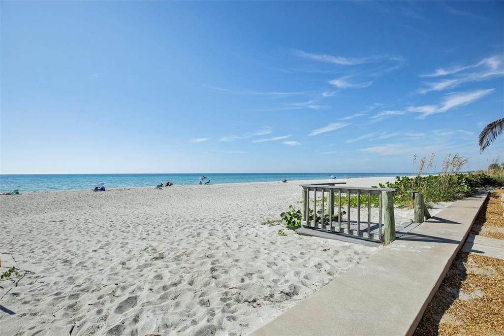 Active With Contract: $625,000 (2 beds, 2 baths, 1376 Square Feet)