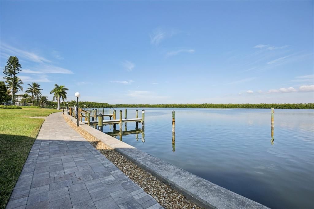 Active With Contract: $625,000 (2 beds, 2 baths, 1376 Square Feet)