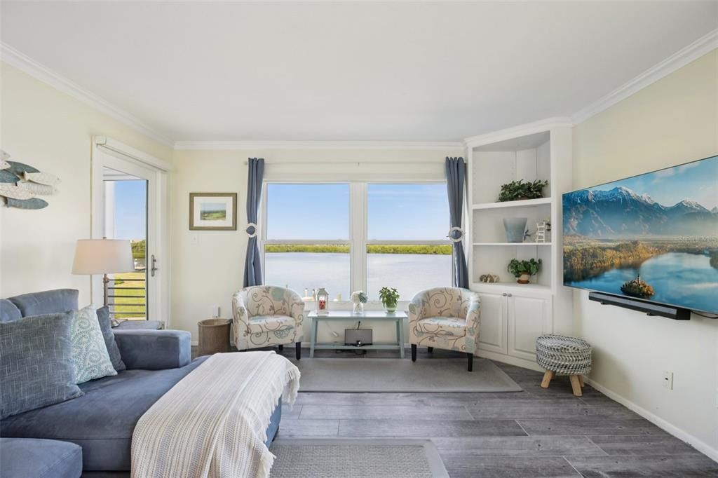 Active With Contract: $625,000 (2 beds, 2 baths, 1376 Square Feet)