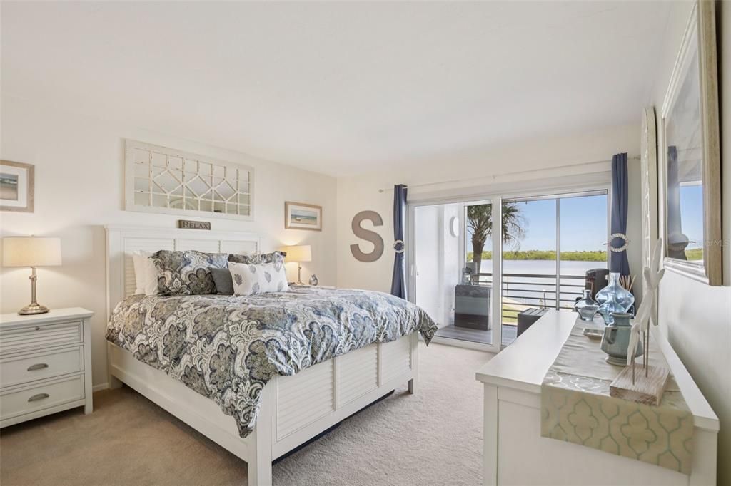 Active With Contract: $625,000 (2 beds, 2 baths, 1376 Square Feet)