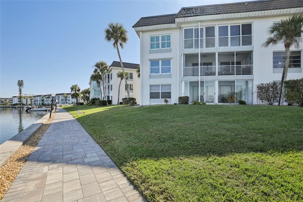 Active With Contract: $625,000 (2 beds, 2 baths, 1376 Square Feet)