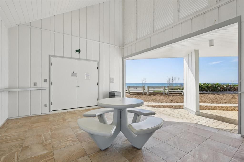 Active With Contract: $625,000 (2 beds, 2 baths, 1376 Square Feet)