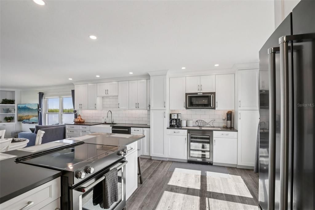 Active With Contract: $625,000 (2 beds, 2 baths, 1376 Square Feet)