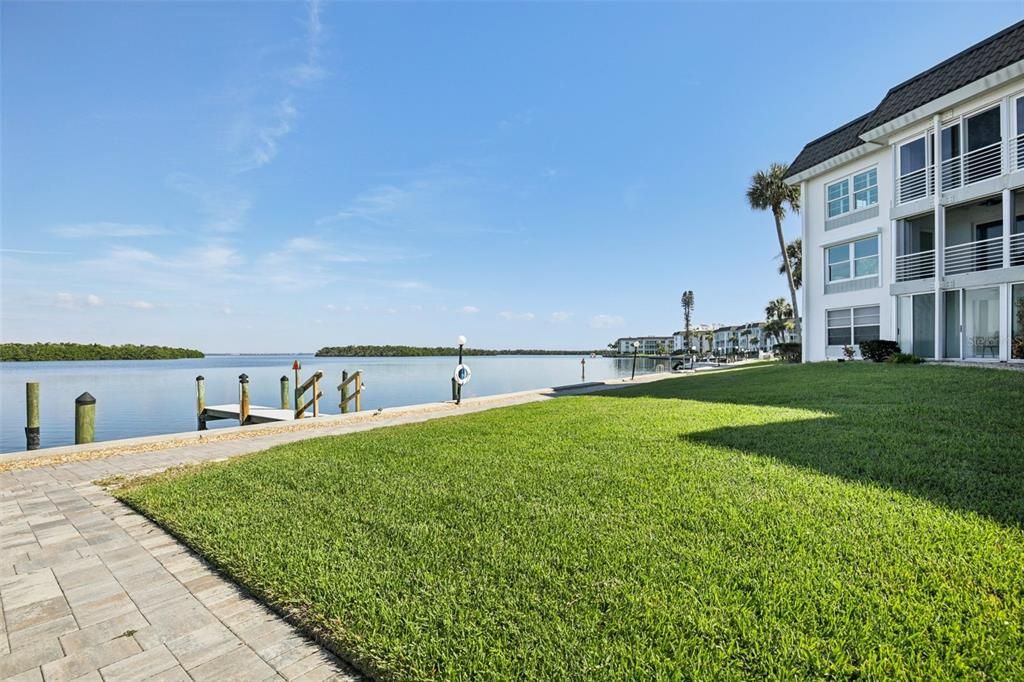 Active With Contract: $625,000 (2 beds, 2 baths, 1376 Square Feet)