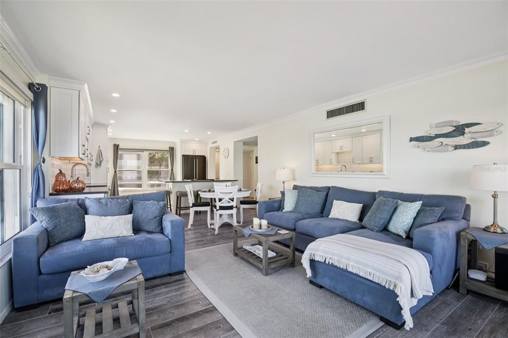 Active With Contract: $625,000 (2 beds, 2 baths, 1376 Square Feet)