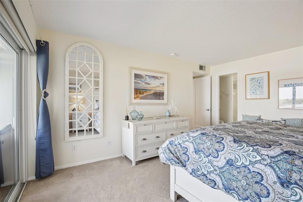 Active With Contract: $625,000 (2 beds, 2 baths, 1376 Square Feet)