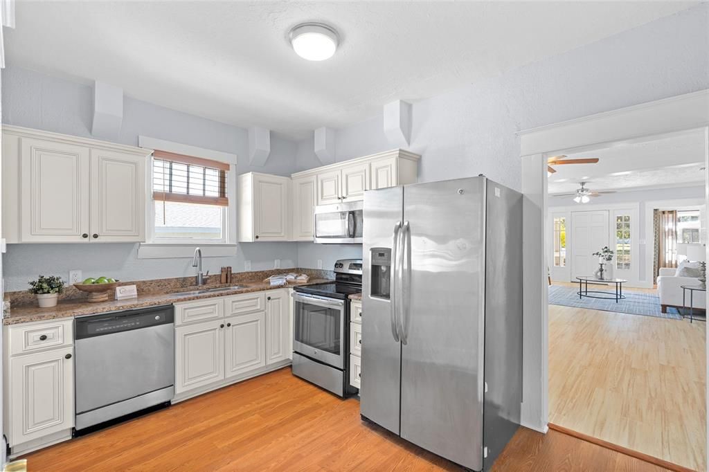 For Sale: $425,000 (3 beds, 2 baths, 1433 Square Feet)