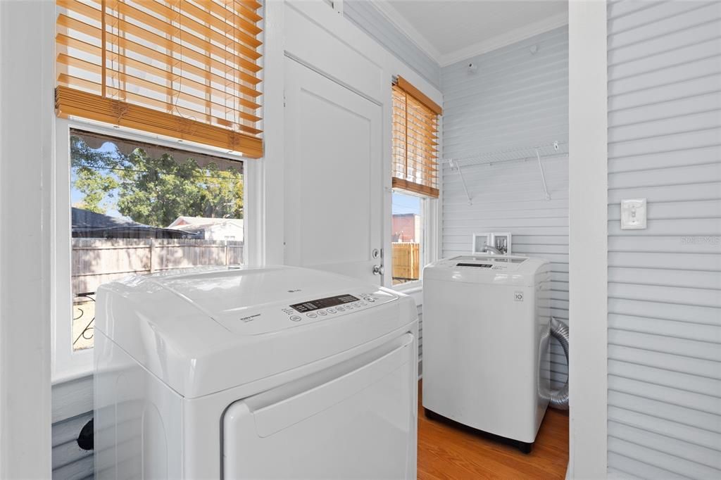 For Sale: $425,000 (3 beds, 2 baths, 1433 Square Feet)