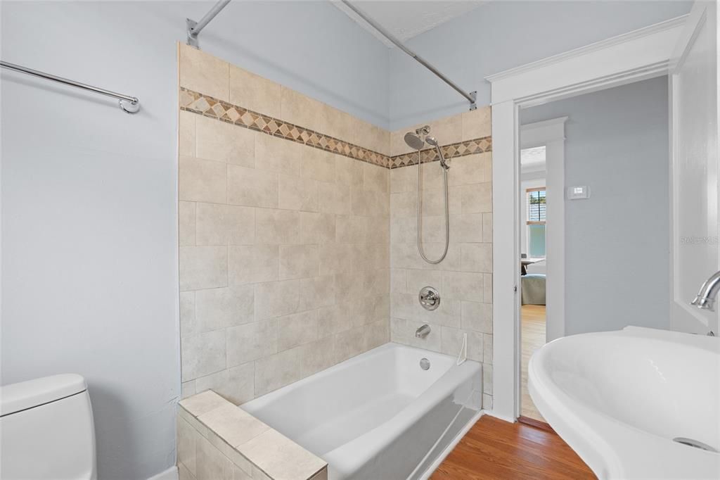 For Sale: $425,000 (3 beds, 2 baths, 1433 Square Feet)