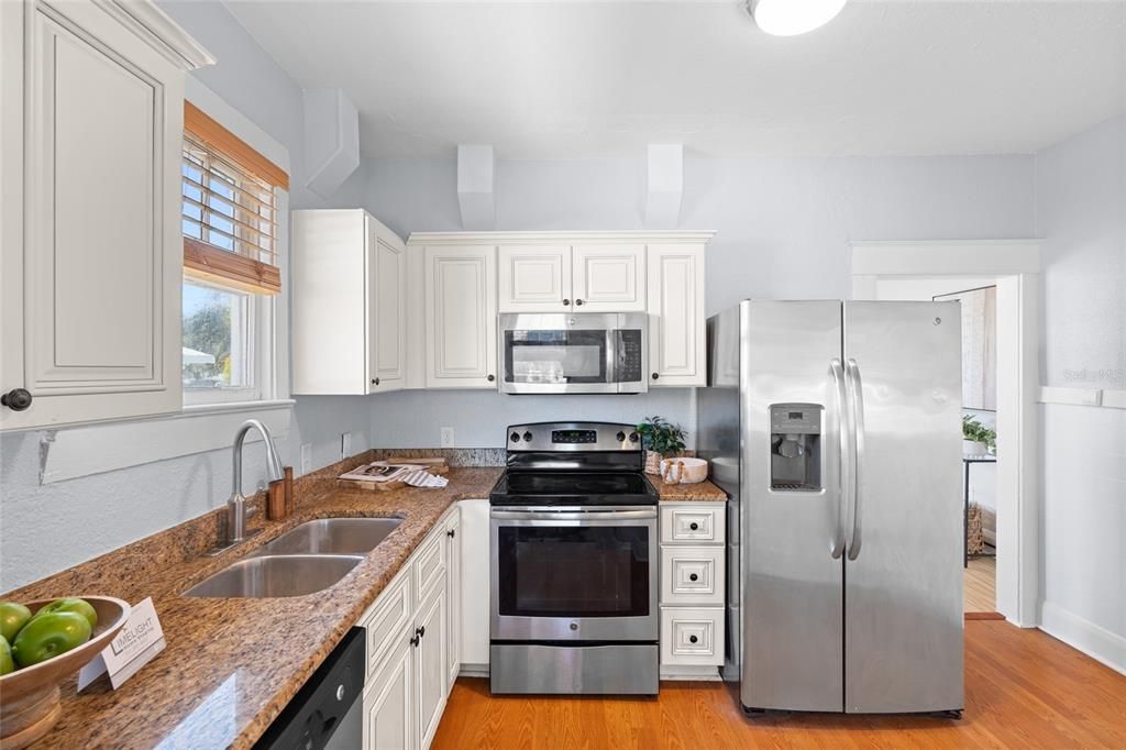 For Sale: $425,000 (3 beds, 2 baths, 1433 Square Feet)