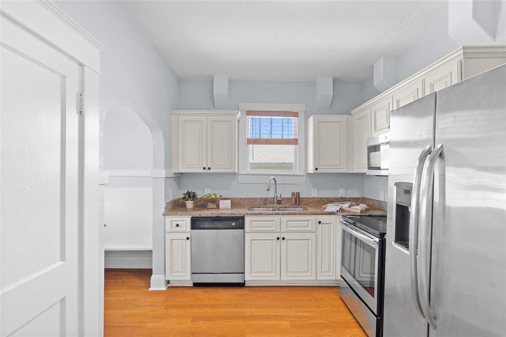 For Sale: $425,000 (3 beds, 2 baths, 1433 Square Feet)