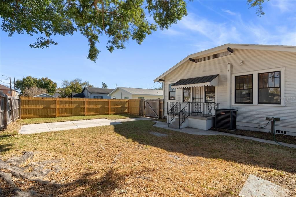 For Sale: $425,000 (3 beds, 2 baths, 1433 Square Feet)