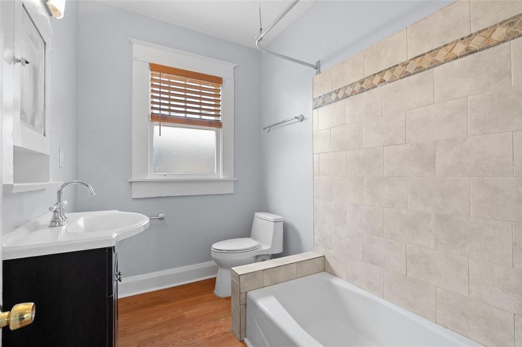 For Sale: $425,000 (3 beds, 2 baths, 1433 Square Feet)