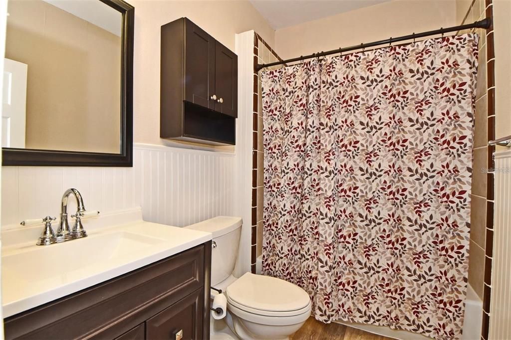 出租: $1,700 (2 贝兹, 1 浴室, 936 平方英尺)