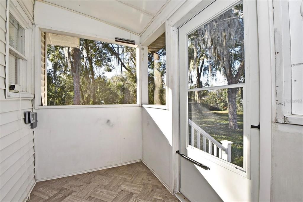 出租: $1,700 (2 贝兹, 1 浴室, 936 平方英尺)