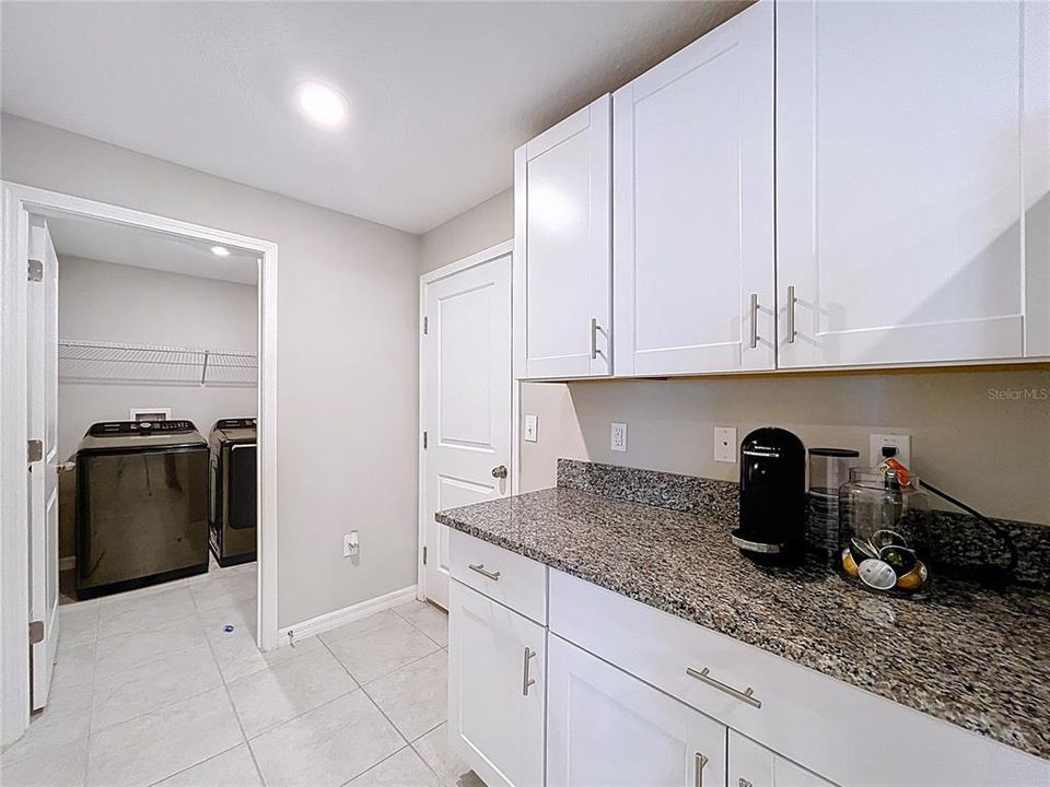 En Venta: $440,000 (4 camas, 2 baños, 2270 Pies cuadrados)