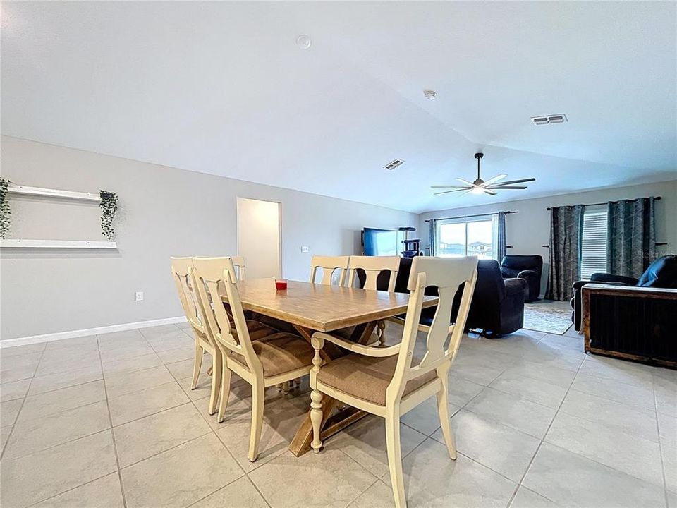 En Venta: $440,000 (4 camas, 2 baños, 2270 Pies cuadrados)