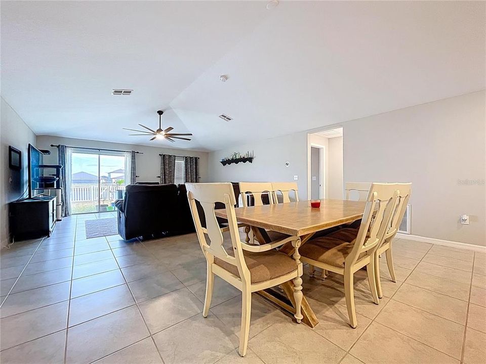 En Venta: $440,000 (4 camas, 2 baños, 2270 Pies cuadrados)