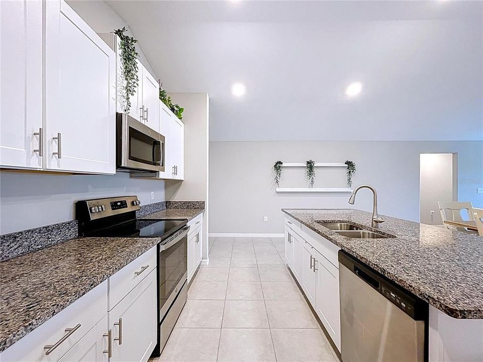 En Venta: $440,000 (4 camas, 2 baños, 2270 Pies cuadrados)