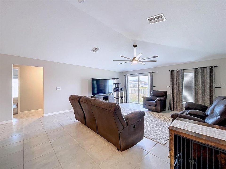 En Venta: $440,000 (4 camas, 2 baños, 2270 Pies cuadrados)