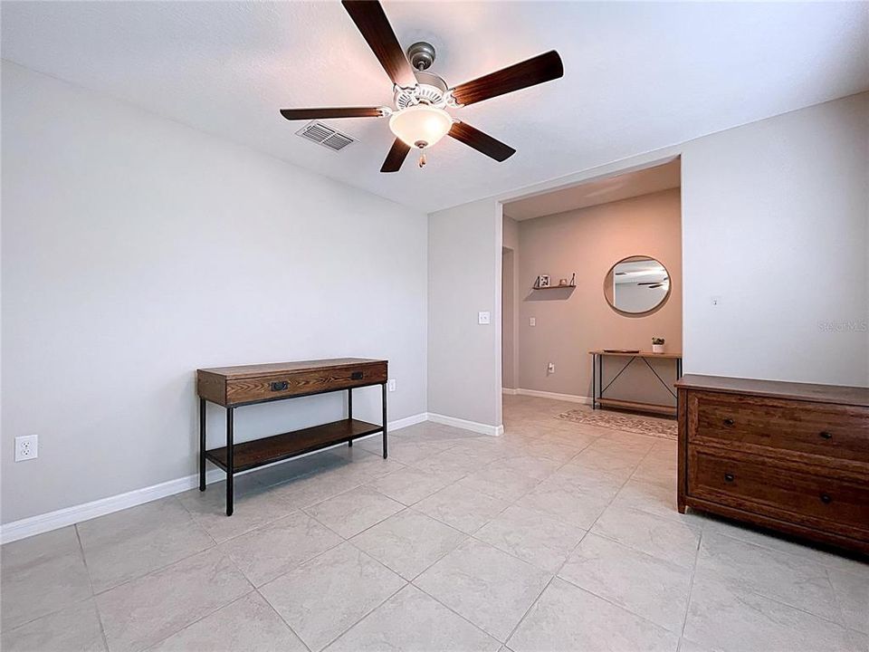 En Venta: $440,000 (4 camas, 2 baños, 2270 Pies cuadrados)