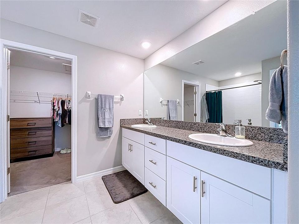 En Venta: $440,000 (4 camas, 2 baños, 2270 Pies cuadrados)