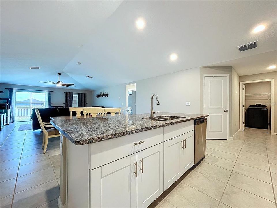 En Venta: $440,000 (4 camas, 2 baños, 2270 Pies cuadrados)