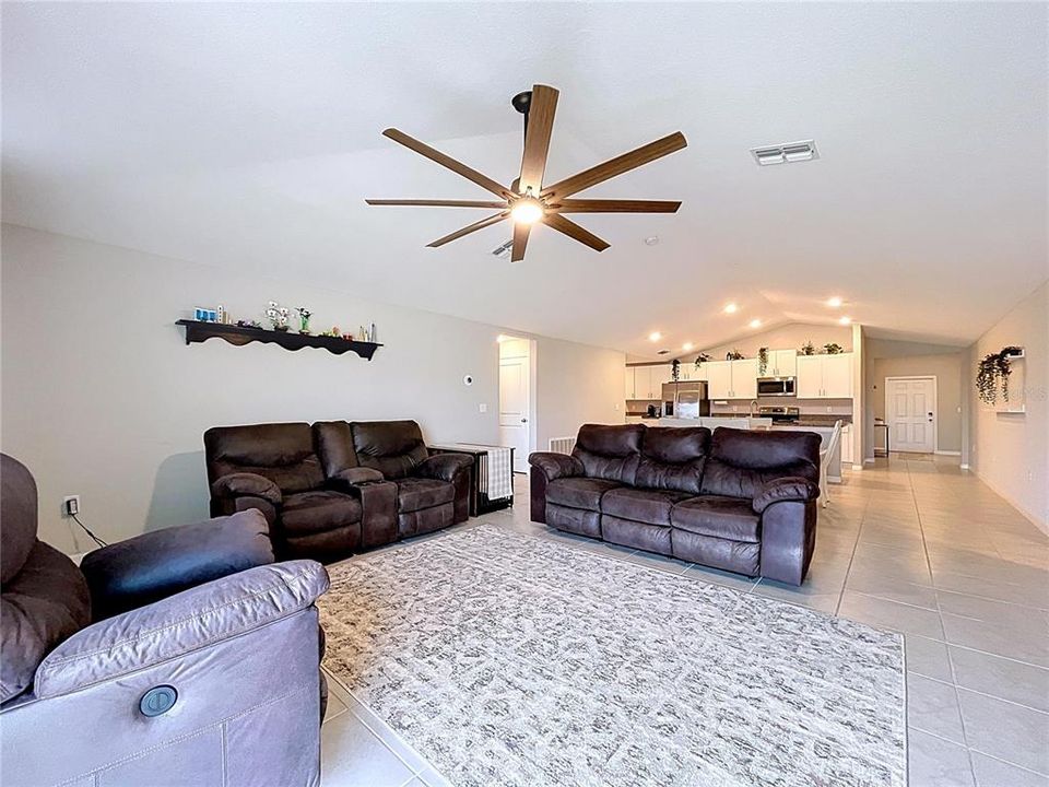 En Venta: $440,000 (4 camas, 2 baños, 2270 Pies cuadrados)