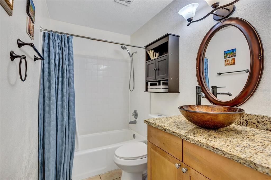 For Sale: $260,000 (2 beds, 1 baths, 774 Square Feet)