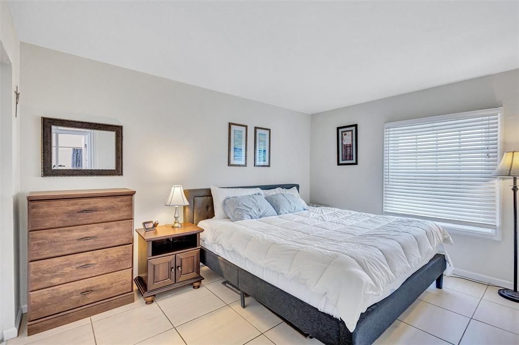 For Sale: $260,000 (2 beds, 1 baths, 774 Square Feet)