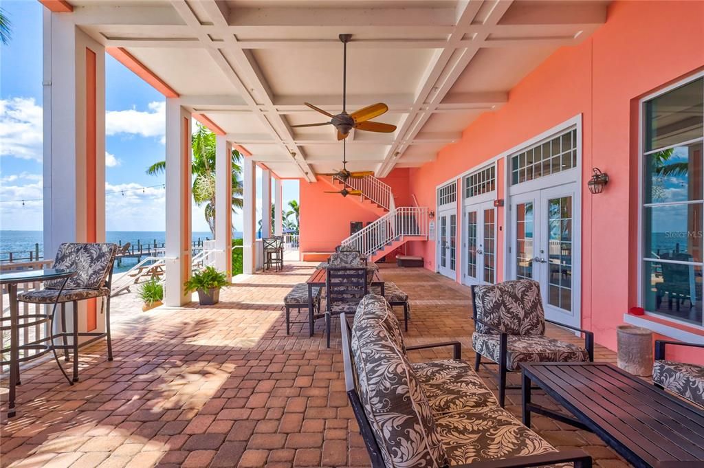 For Sale: $260,000 (2 beds, 1 baths, 774 Square Feet)