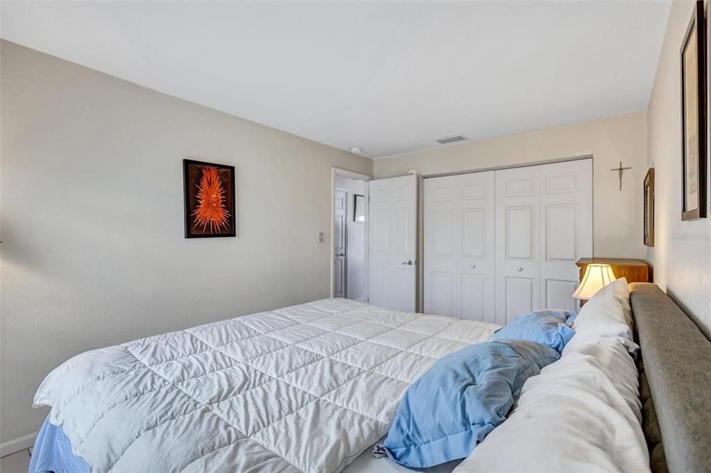 For Sale: $260,000 (2 beds, 1 baths, 774 Square Feet)