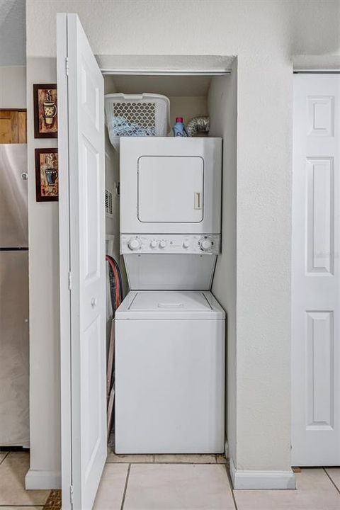 For Sale: $260,000 (2 beds, 1 baths, 774 Square Feet)