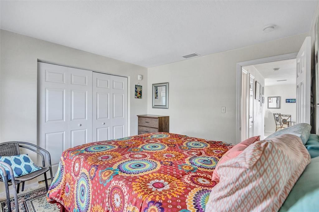 For Sale: $260,000 (2 beds, 1 baths, 774 Square Feet)