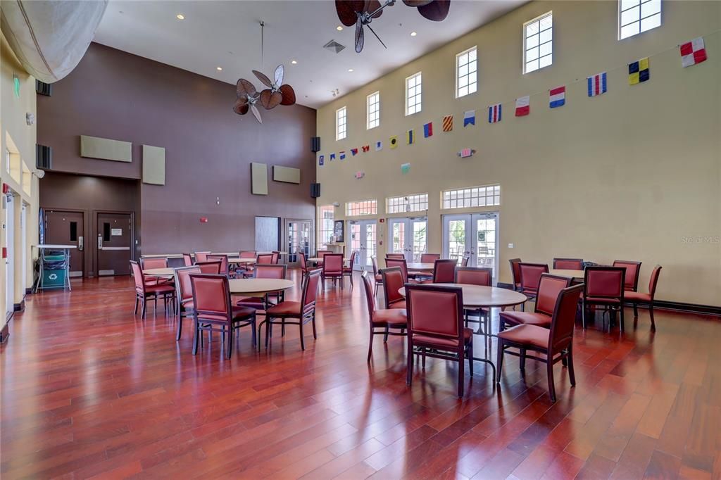 For Sale: $260,000 (2 beds, 1 baths, 774 Square Feet)