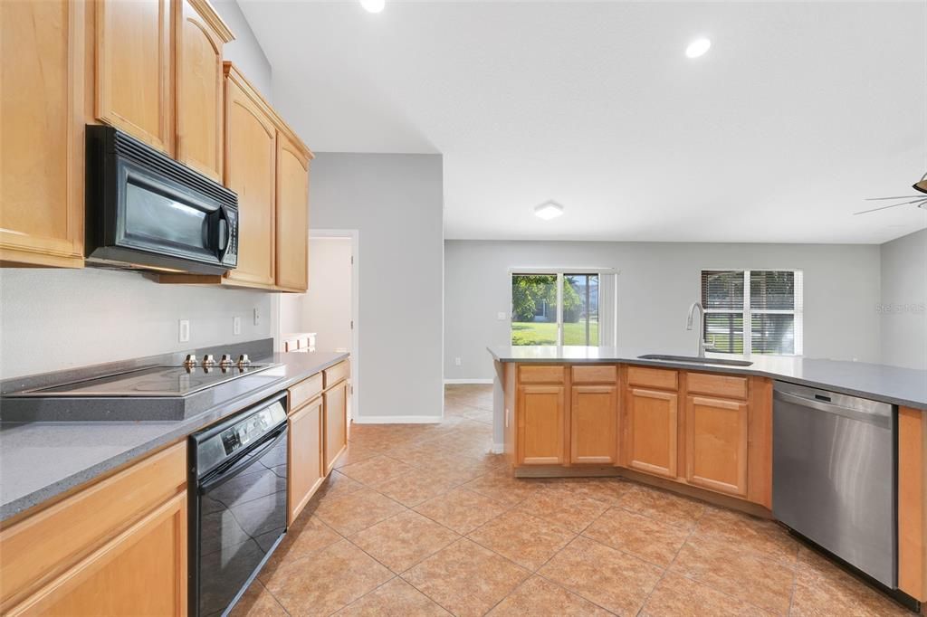 待售: $389,900 (3 贝兹, 2 浴室, 2006 平方英尺)