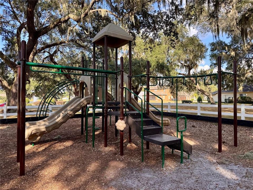 待售: $389,900 (3 贝兹, 2 浴室, 2006 平方英尺)